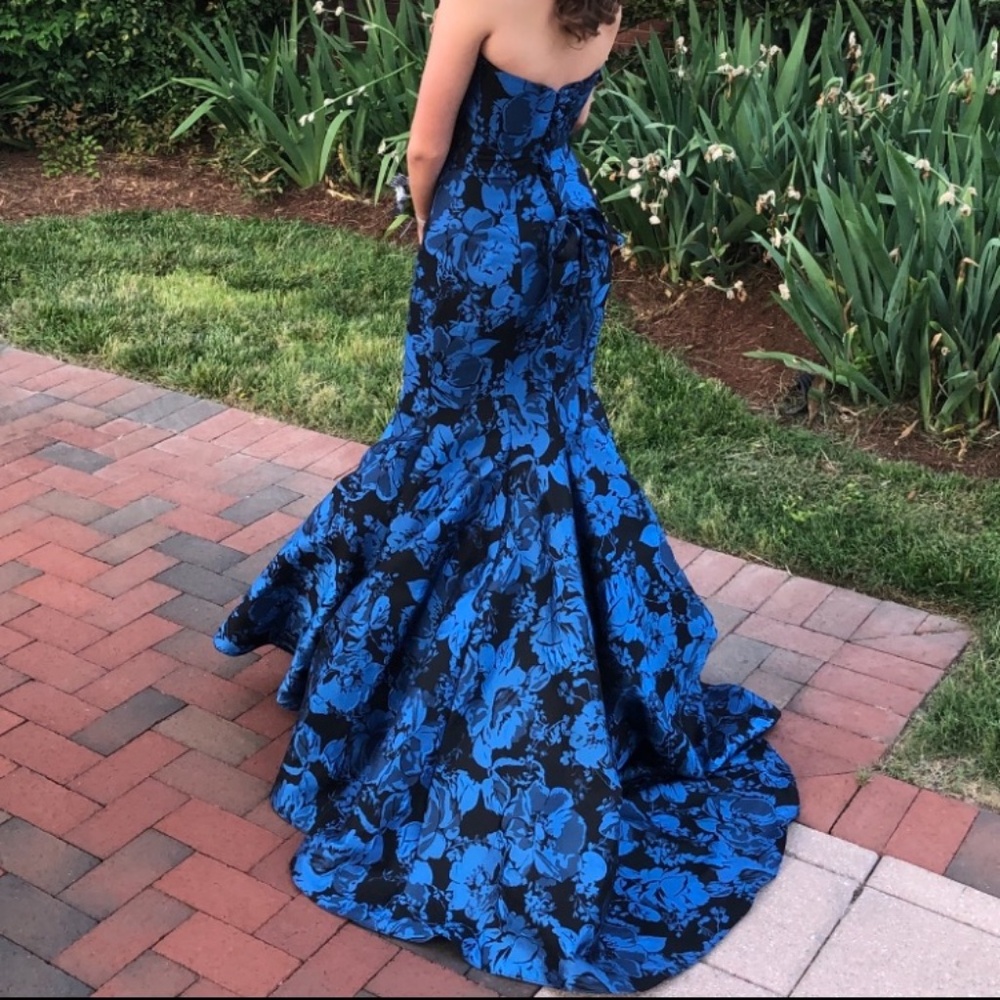 Prom/pageant/formal gown